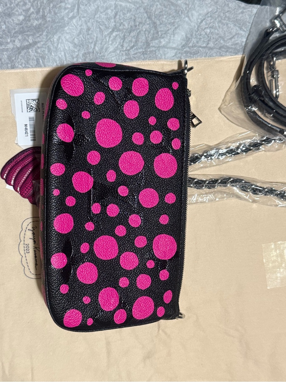 Limited edition Louis Vuitton Black Leather Crossbody with Hot Pink Polka Dots - Picture 9 of 10
